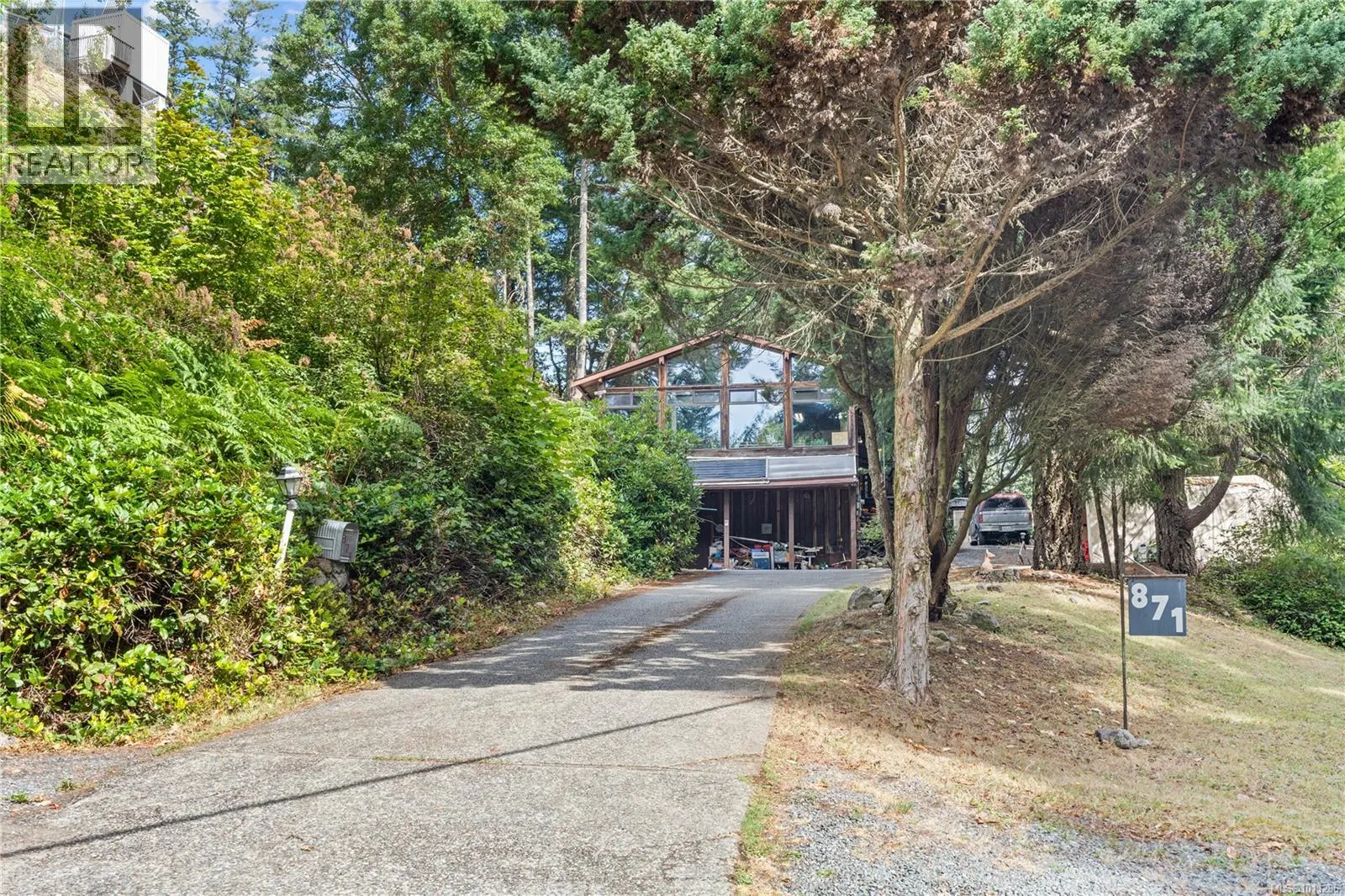 871 Walfred Rd