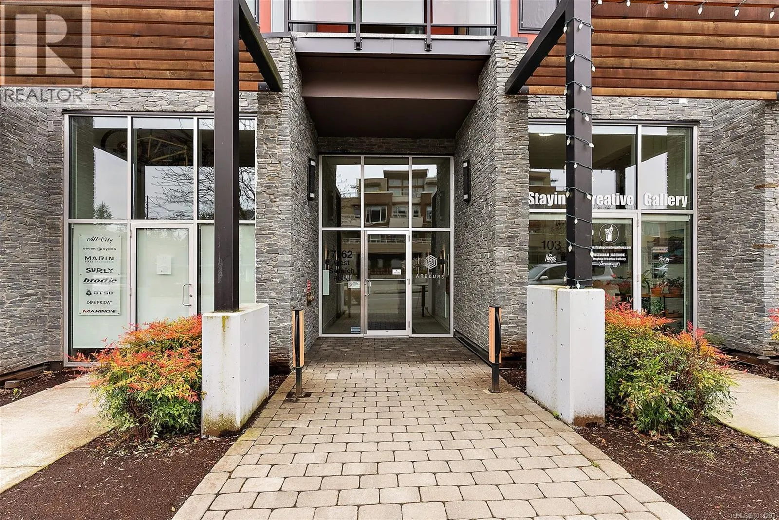 305 7162 West Saanich Rd