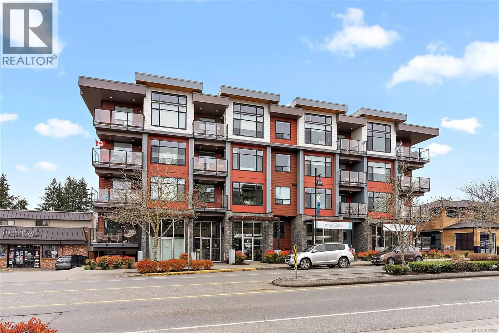 305 7162 West Saanich Rd