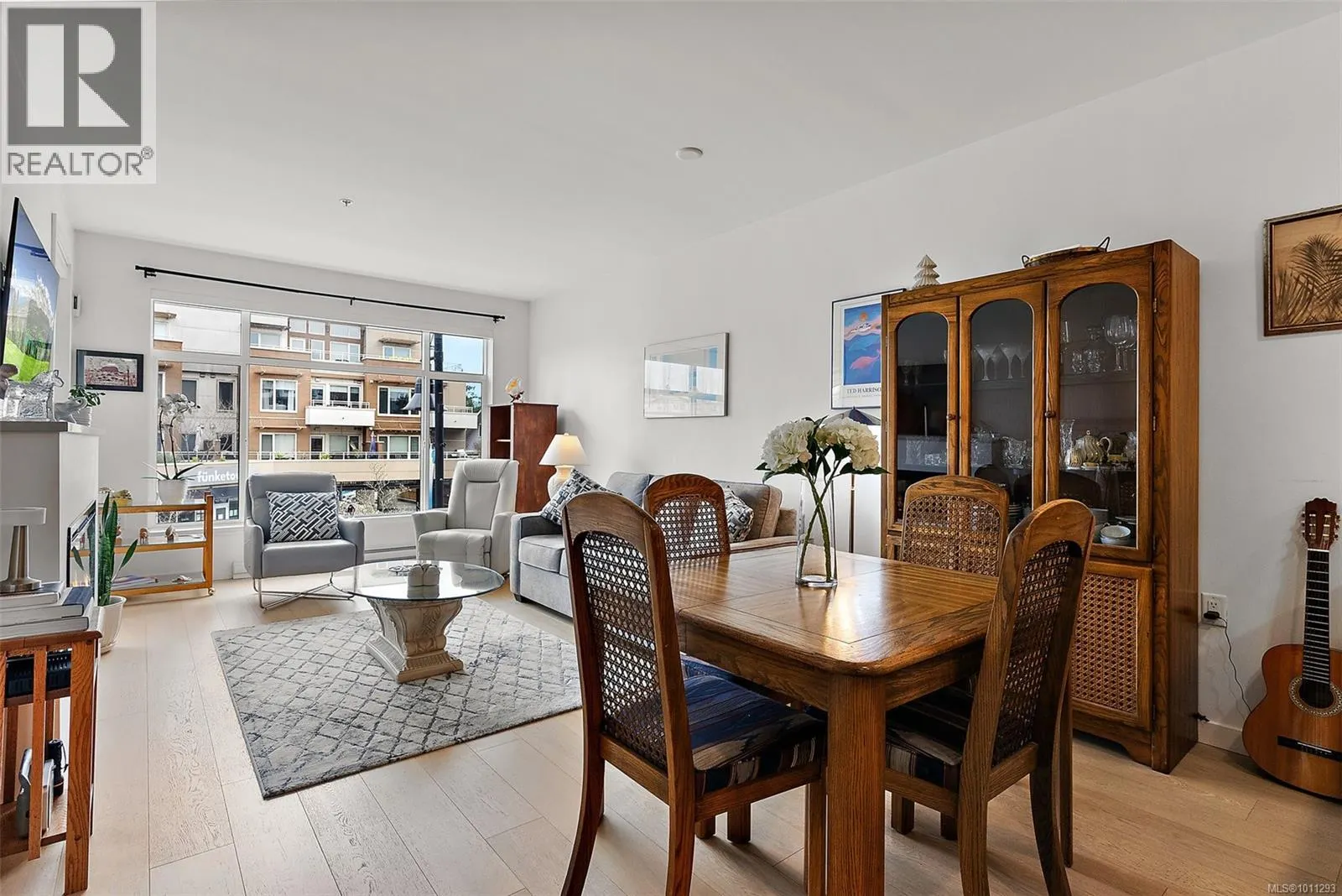 305 7162 West Saanich Rd
