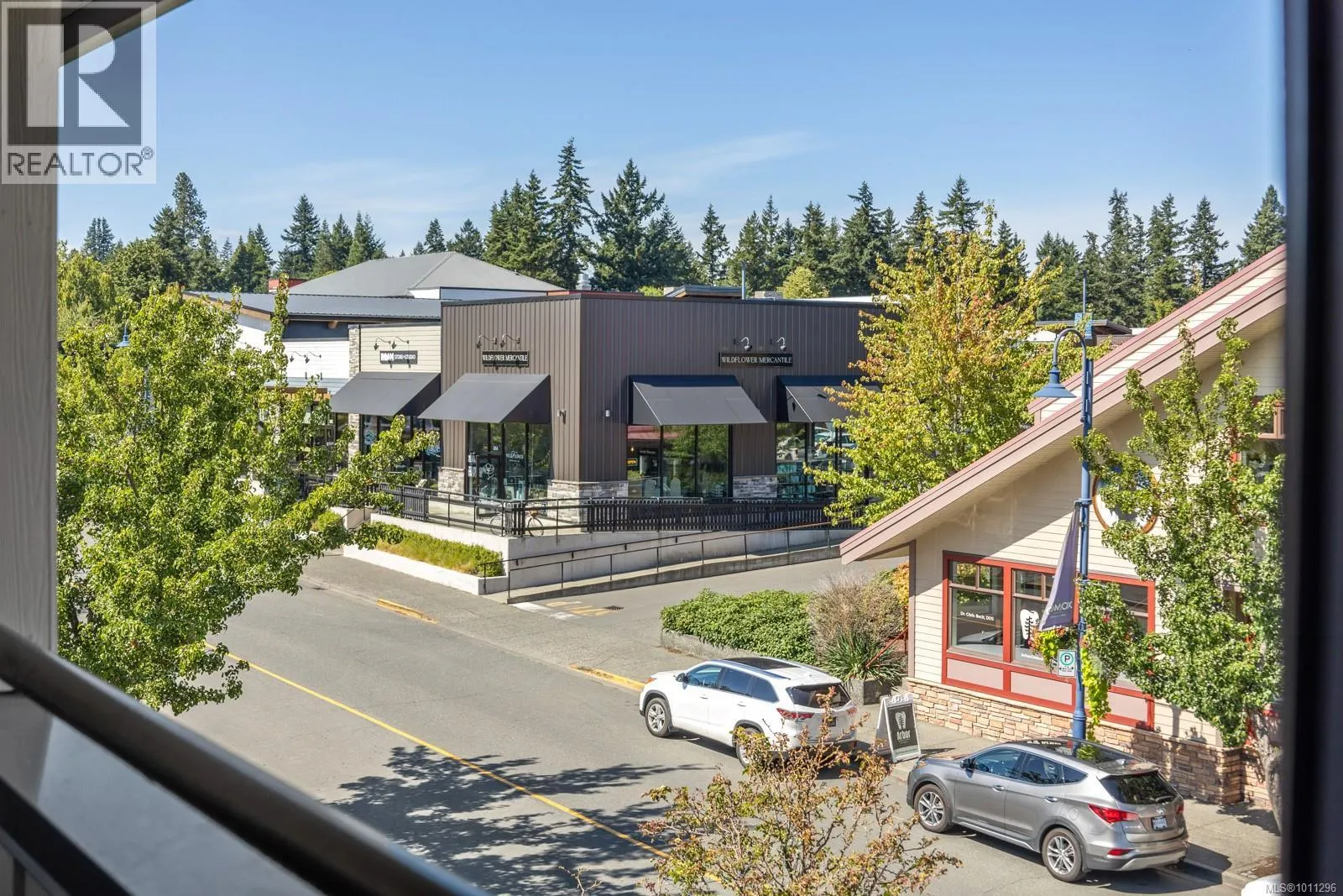 304 1705 Comox Ave
