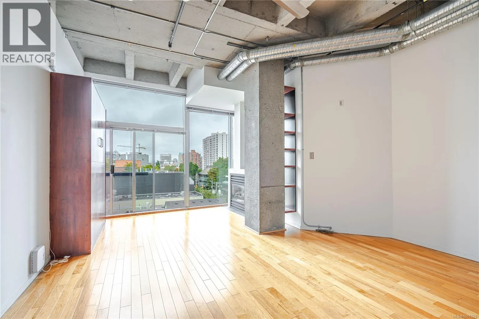 512 1061 Fort St