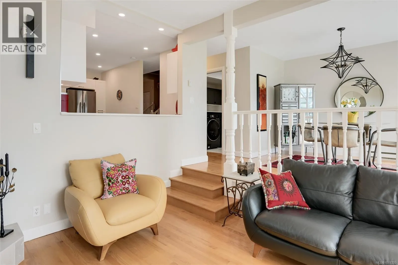 140 210 Russell St