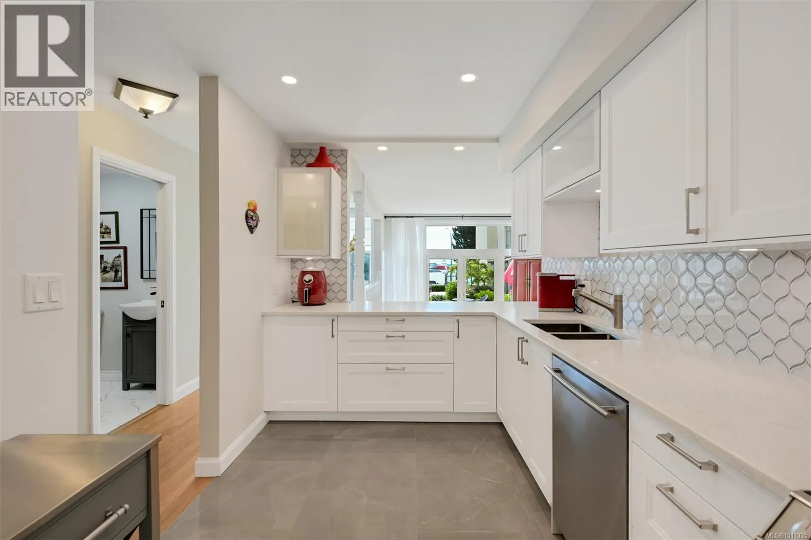 140 210 Russell St