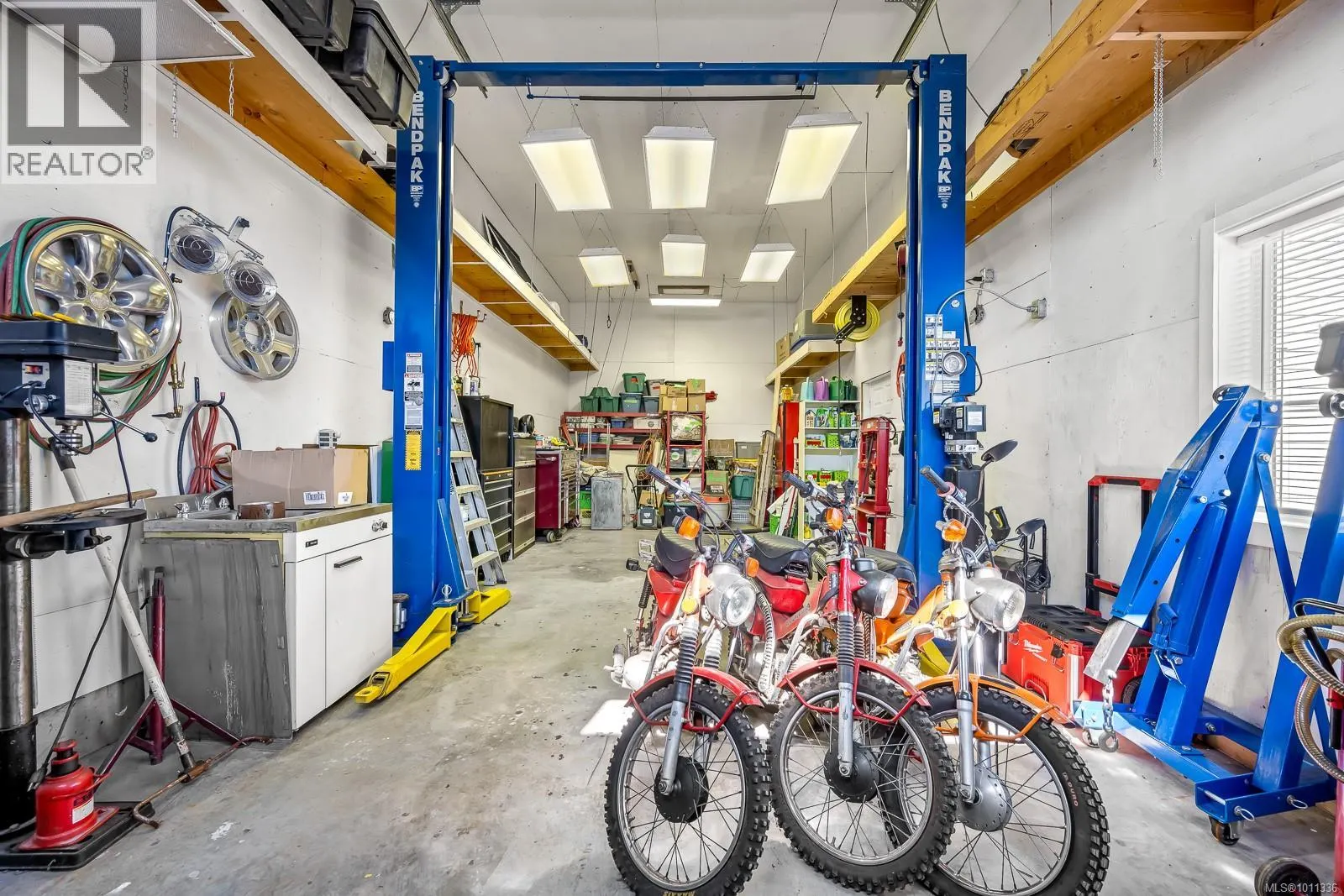 726 Cameleon Dr