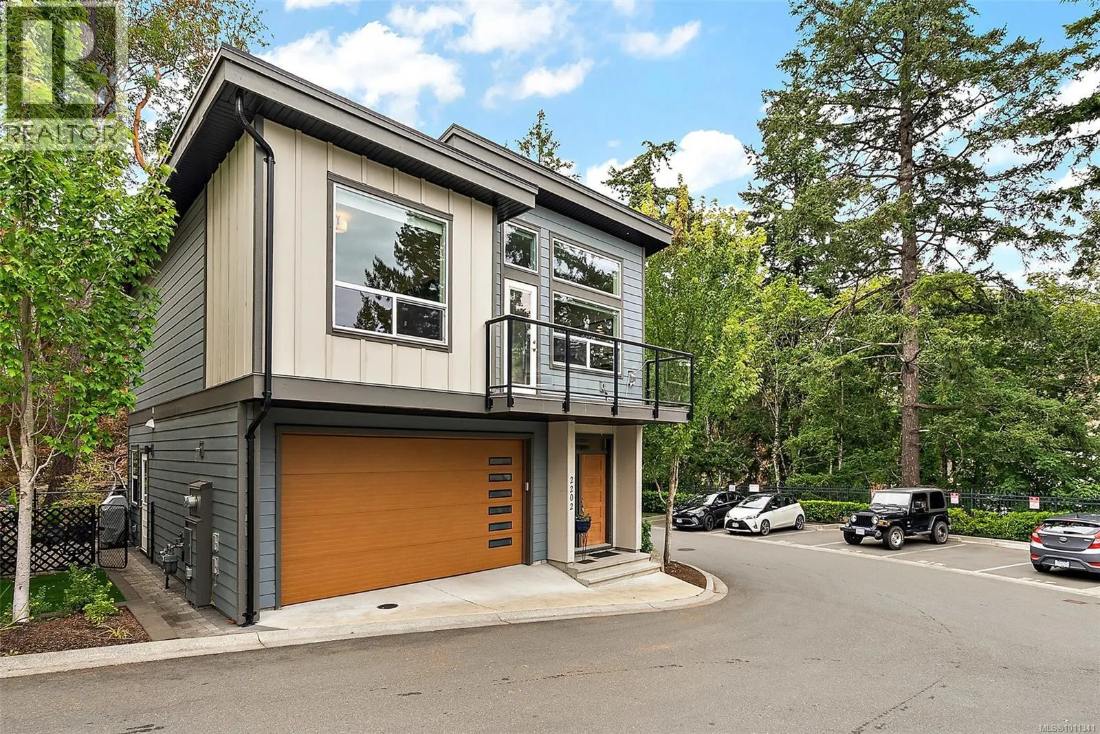2202 Echo Valley Rise
