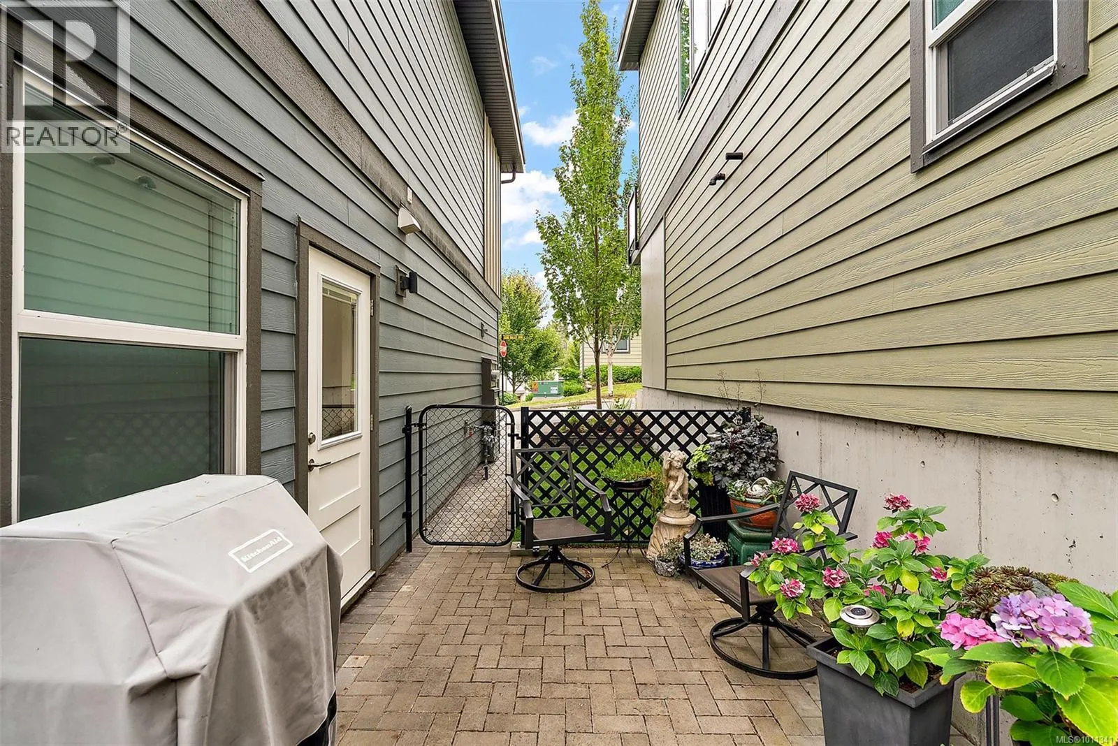 2202 Echo Valley Rise