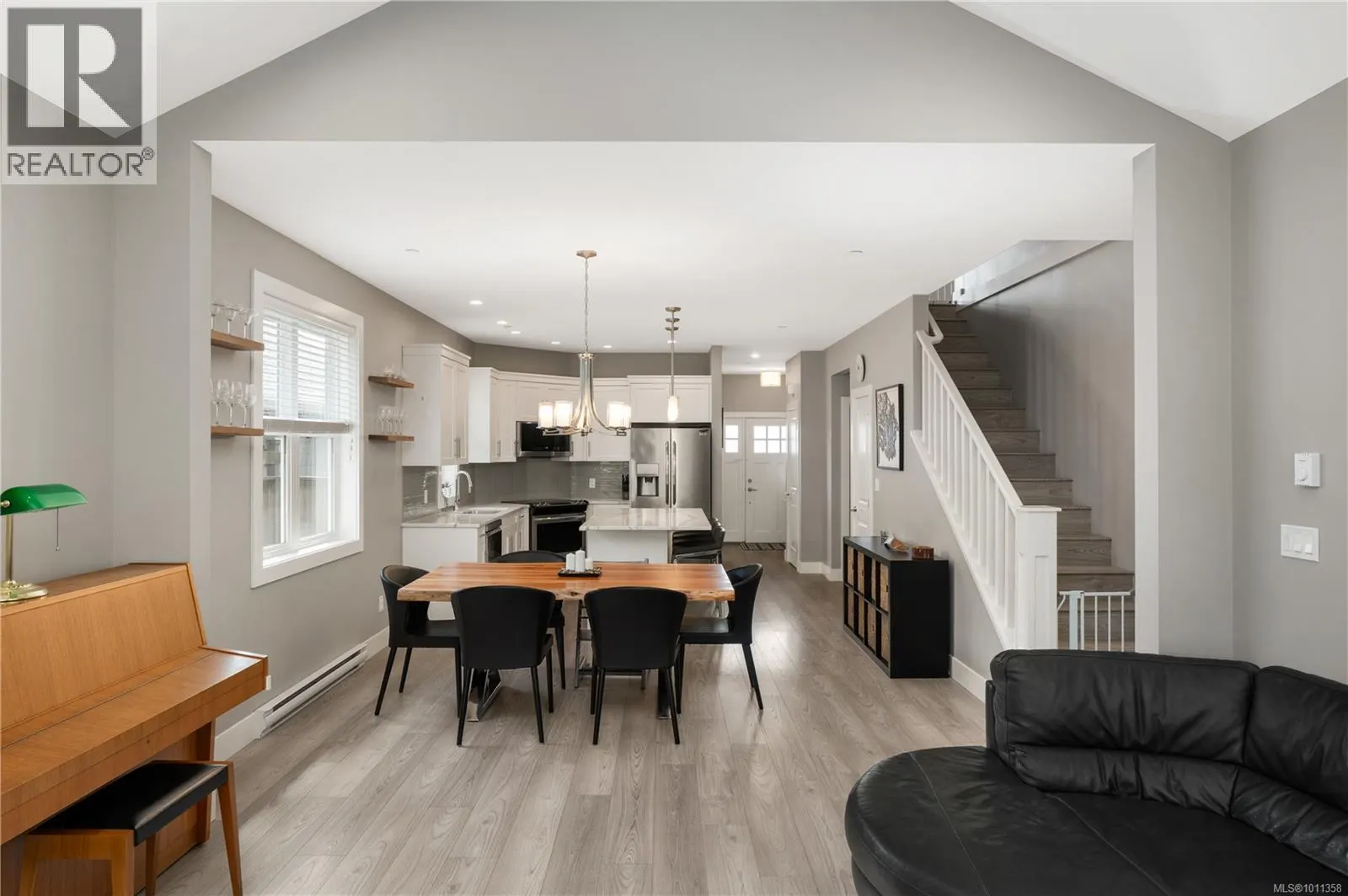 6552 Arranwood Dr