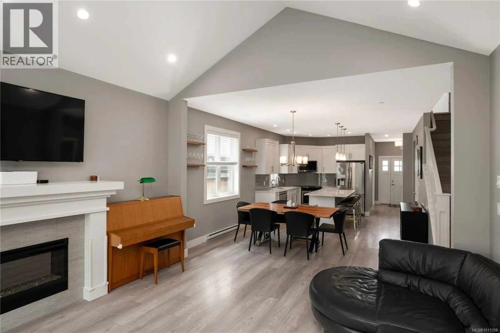 6552 Arranwood Dr