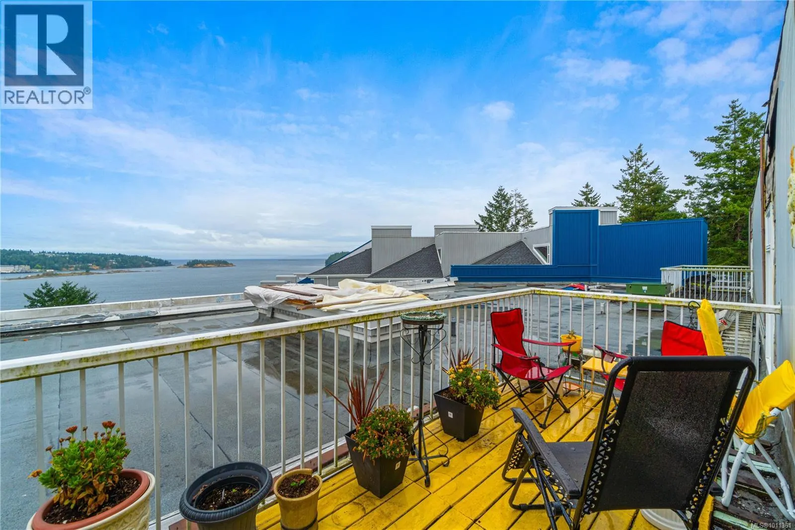 606 2562 Departure Bay Rd