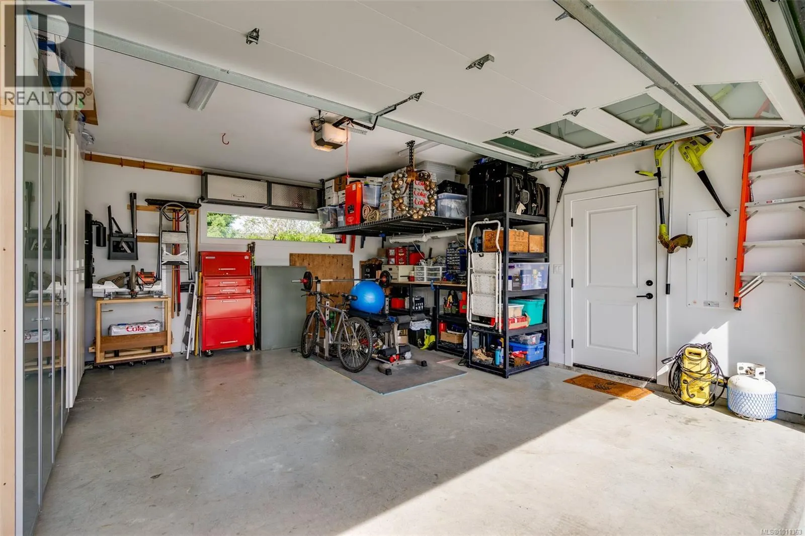 9350 East Saanich Rd