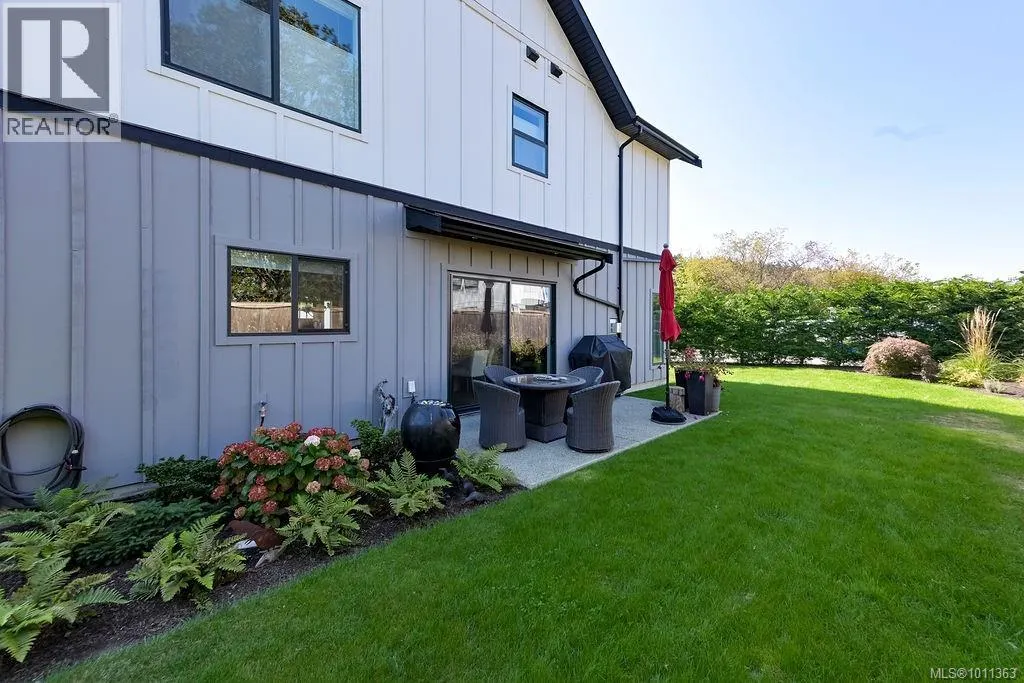 9350 East Saanich Rd