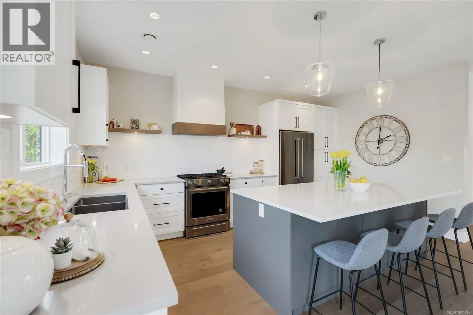 9350 East Saanich Rd