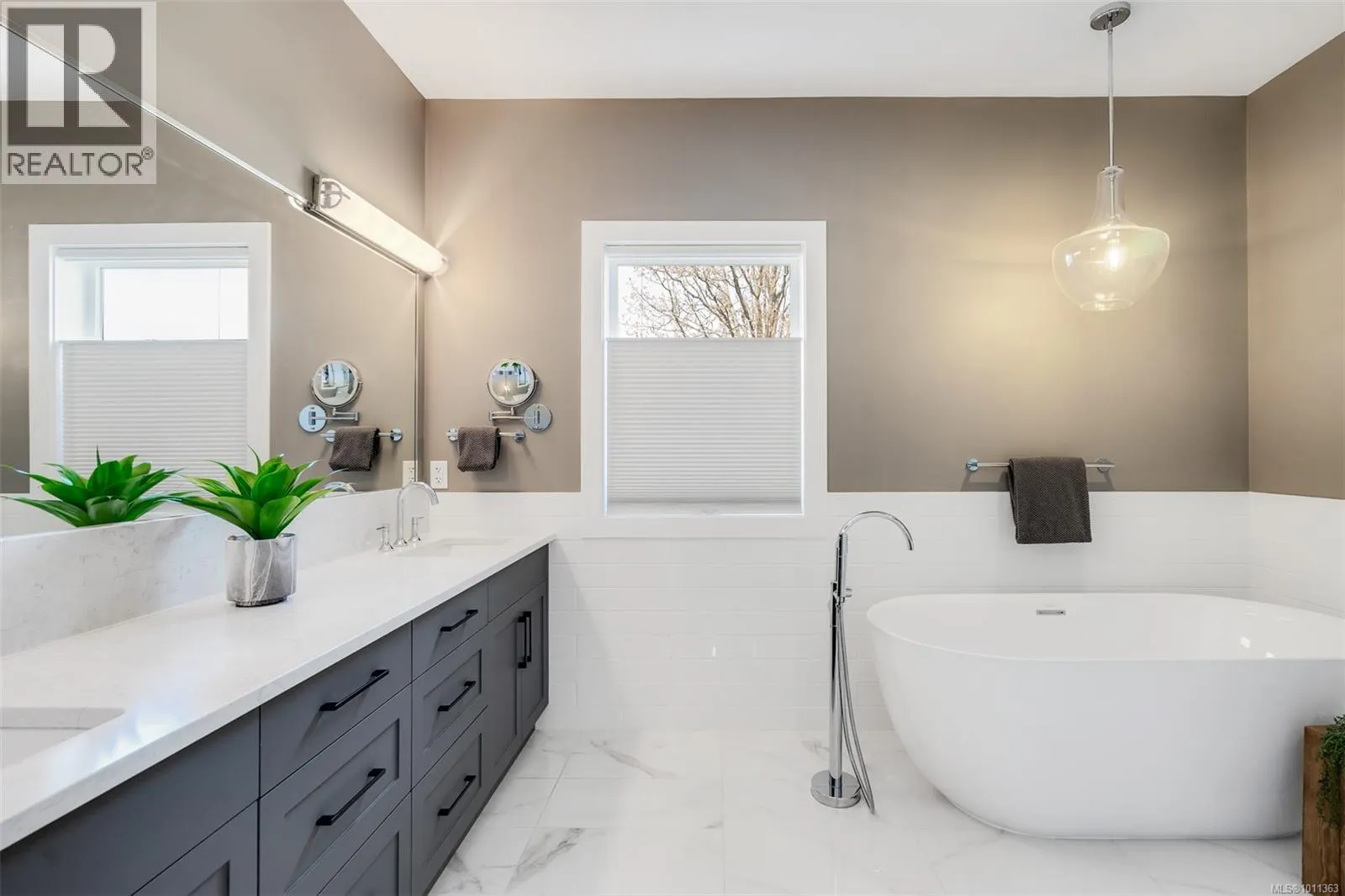 9350 East Saanich Rd