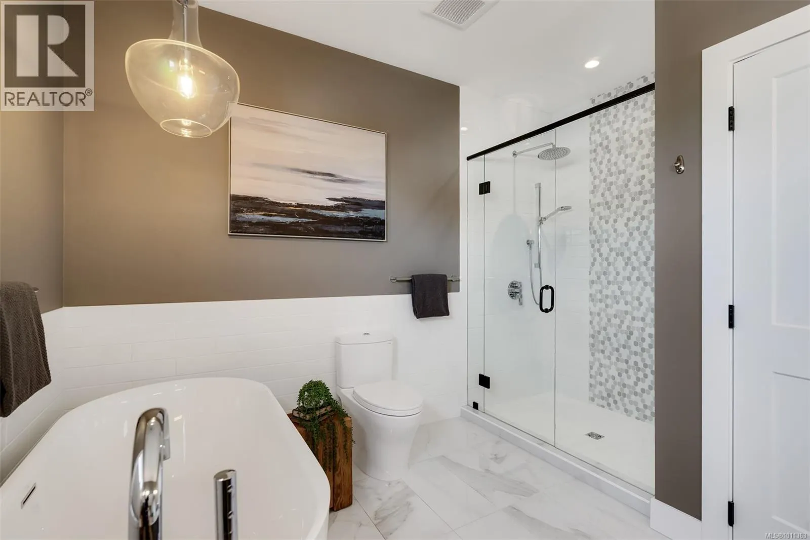 9350 East Saanich Rd