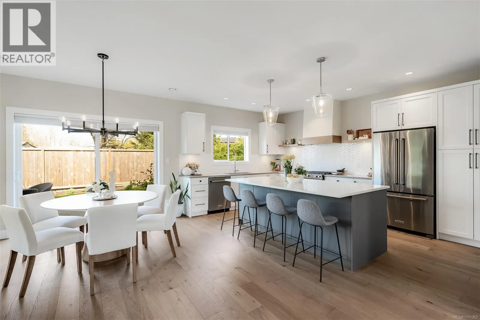 9350 East Saanich Rd