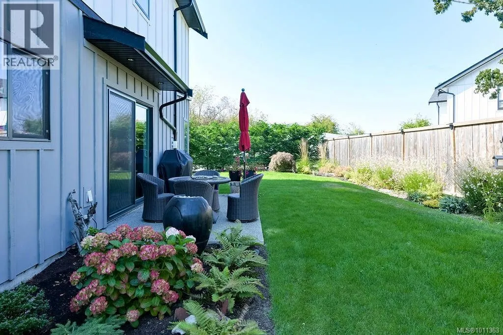 9350 East Saanich Rd