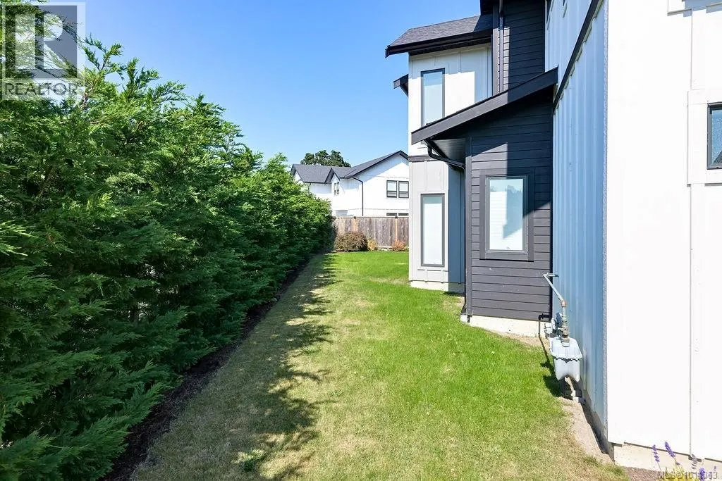9350 East Saanich Rd