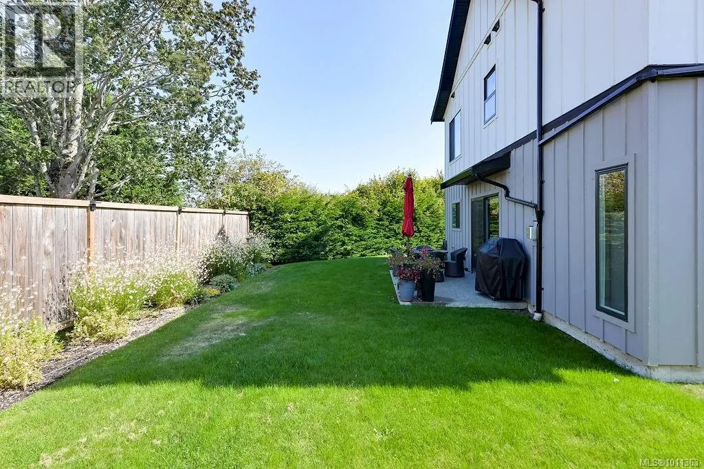 9350 East Saanich Rd