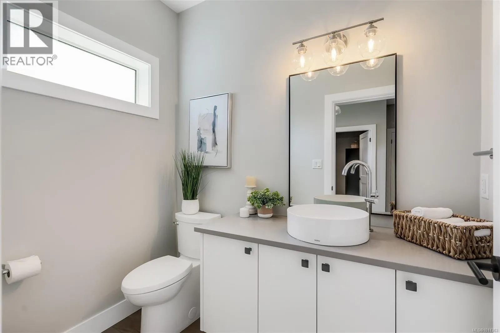 9350 East Saanich Rd