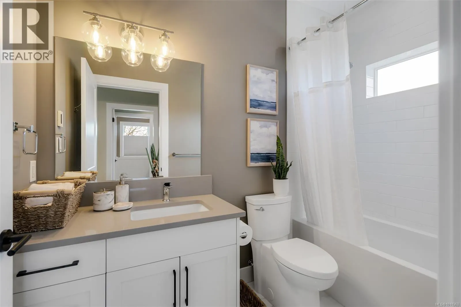 9350 East Saanich Rd