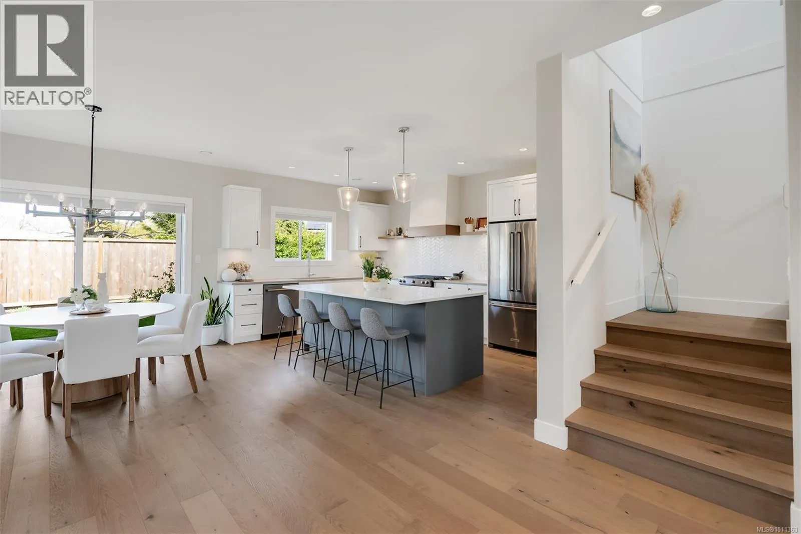 9350 East Saanich Rd