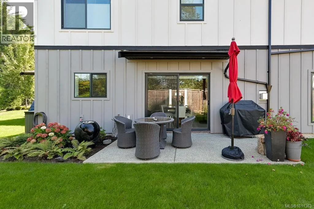 9350 East Saanich Rd