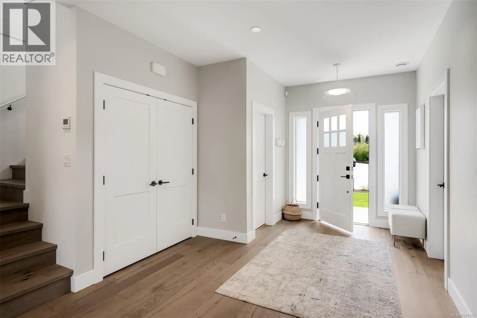 9350 East Saanich Rd