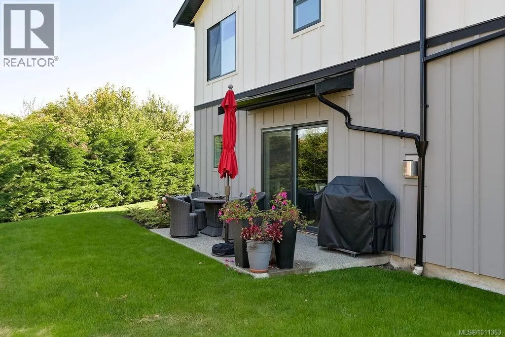 9350 East Saanich Rd