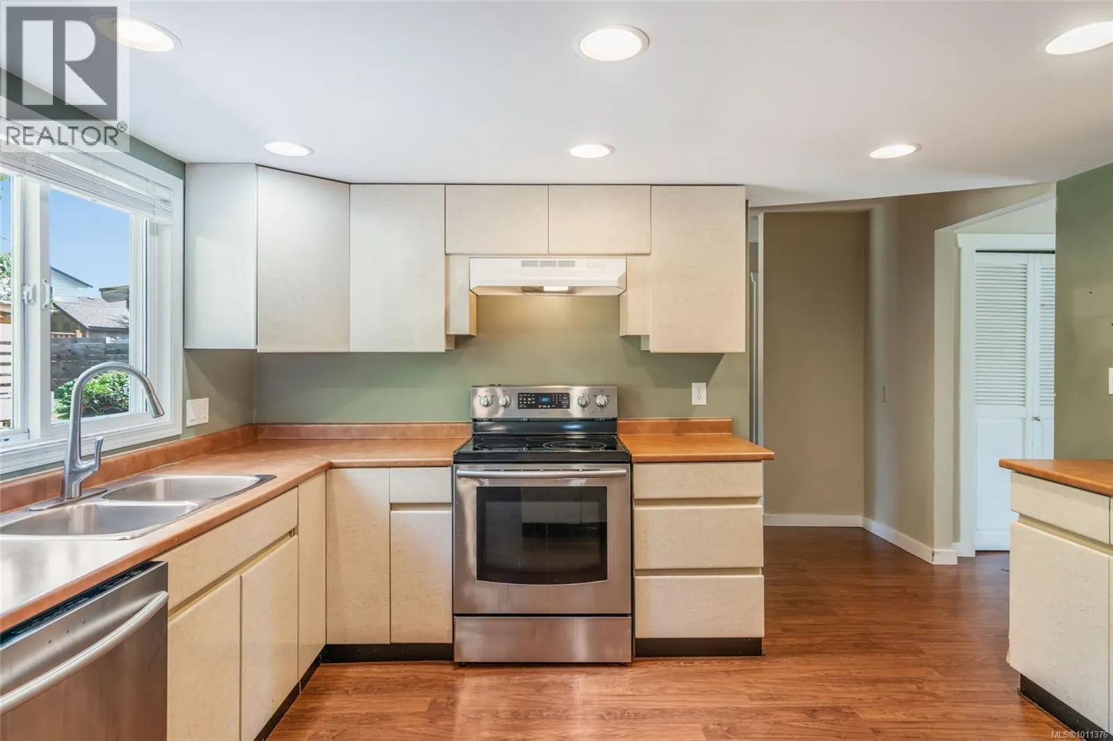 338 McKinnon St