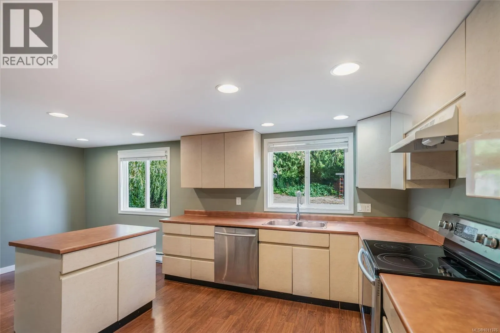 338 McKinnon St