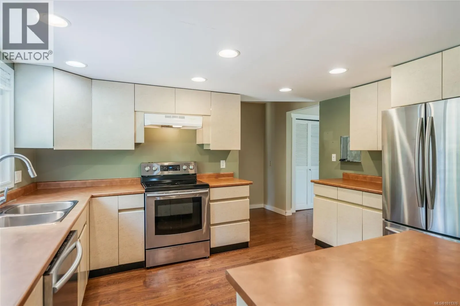 338 McKinnon St