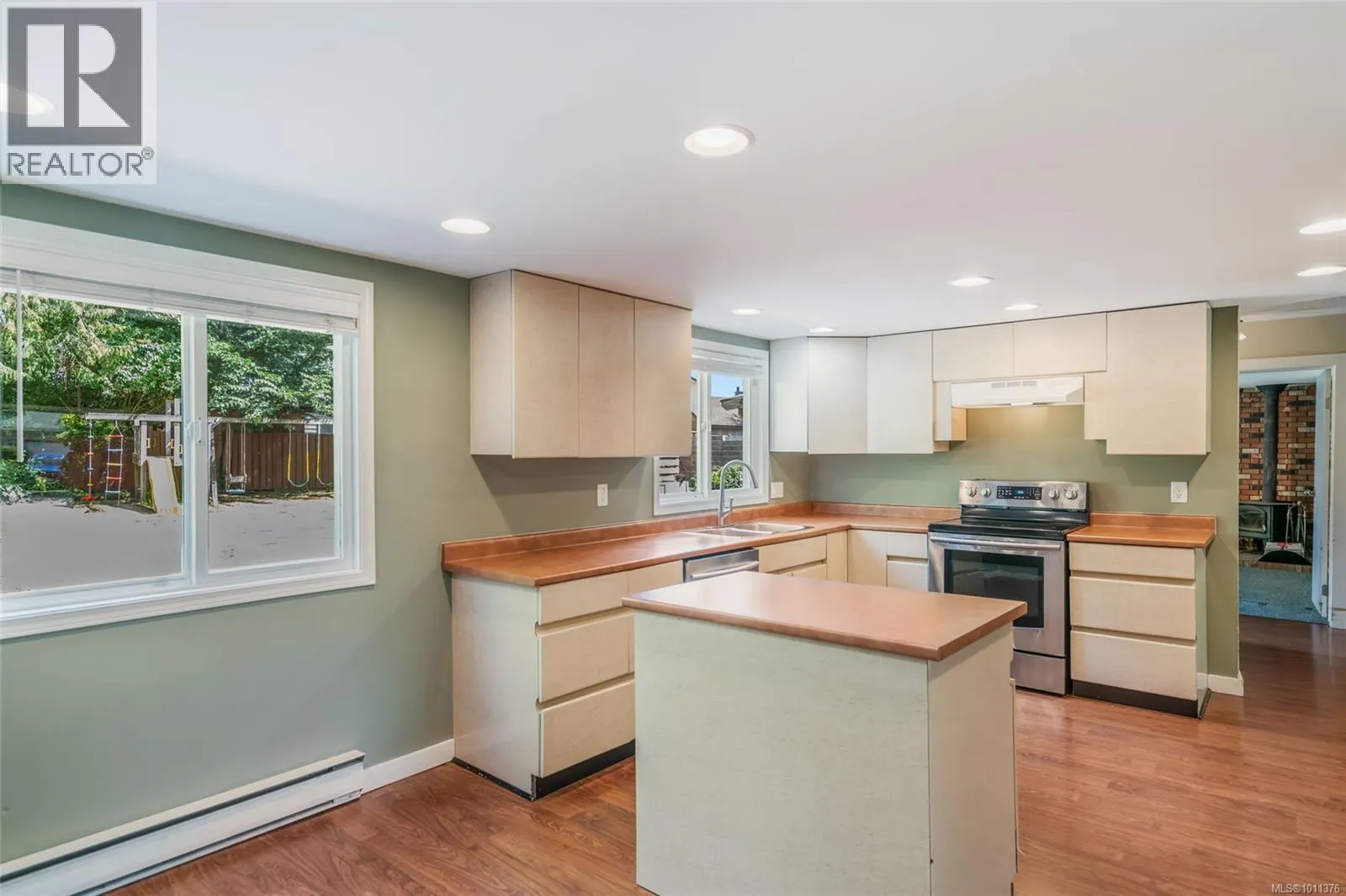 338 McKinnon St