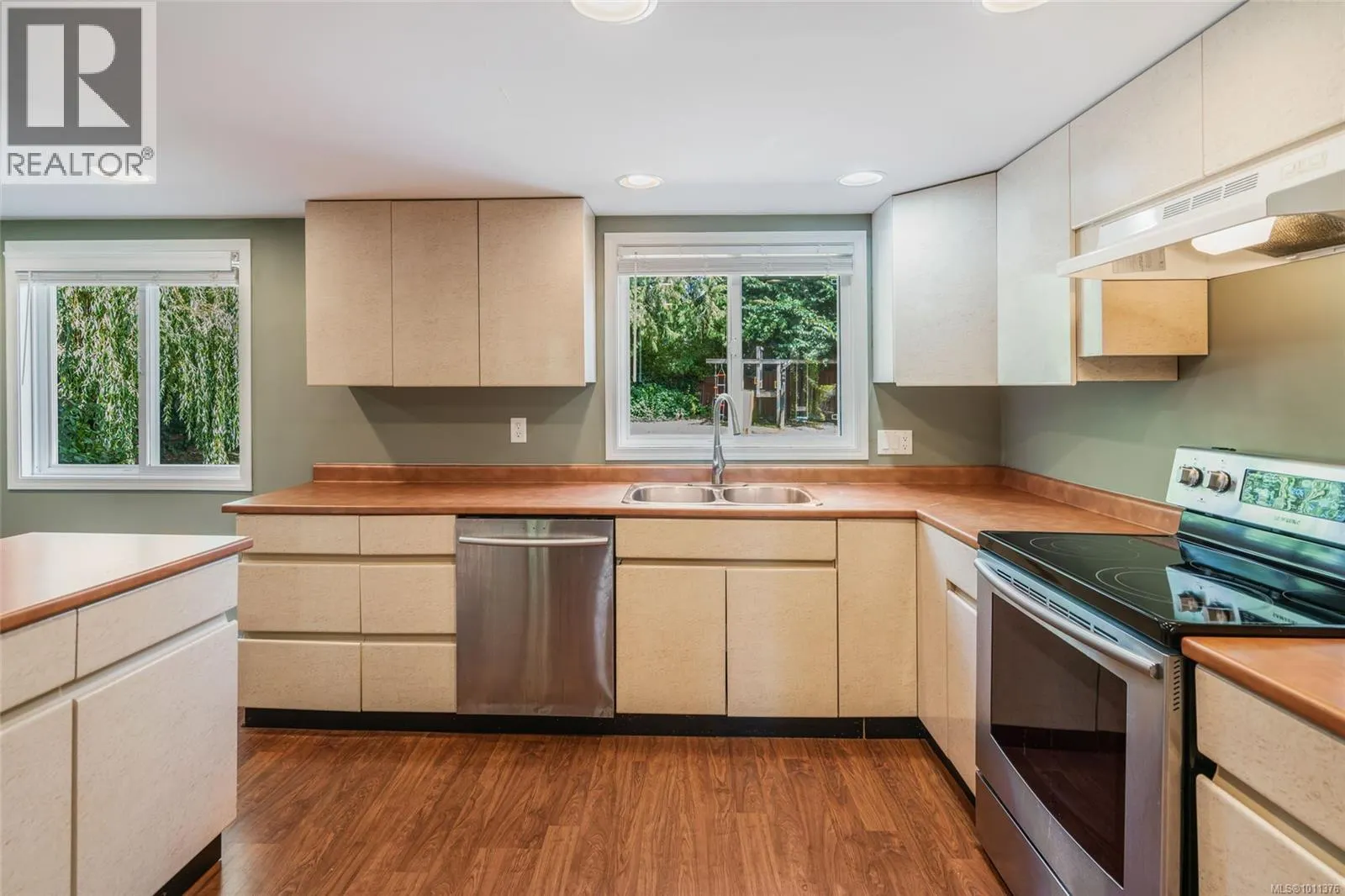 338 McKinnon St