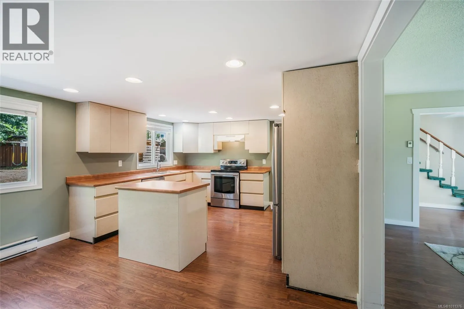338 McKinnon St