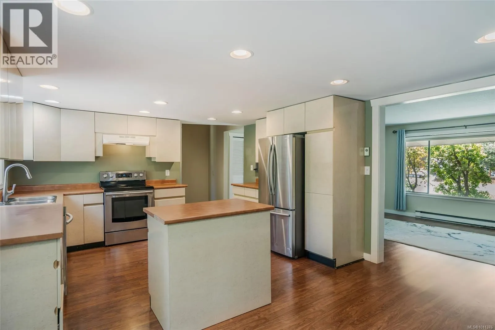 338 McKinnon St