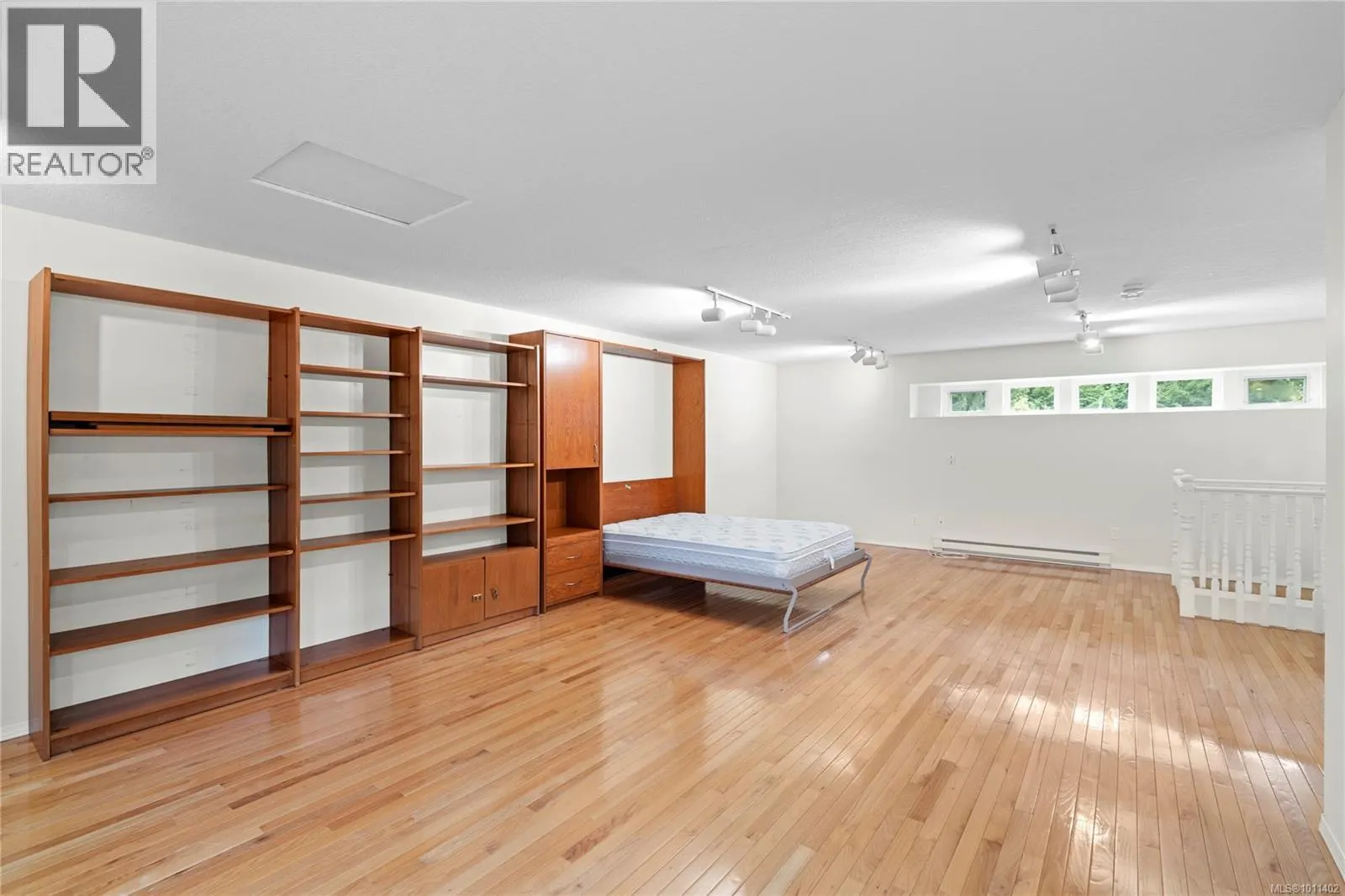 375 Palm Dr