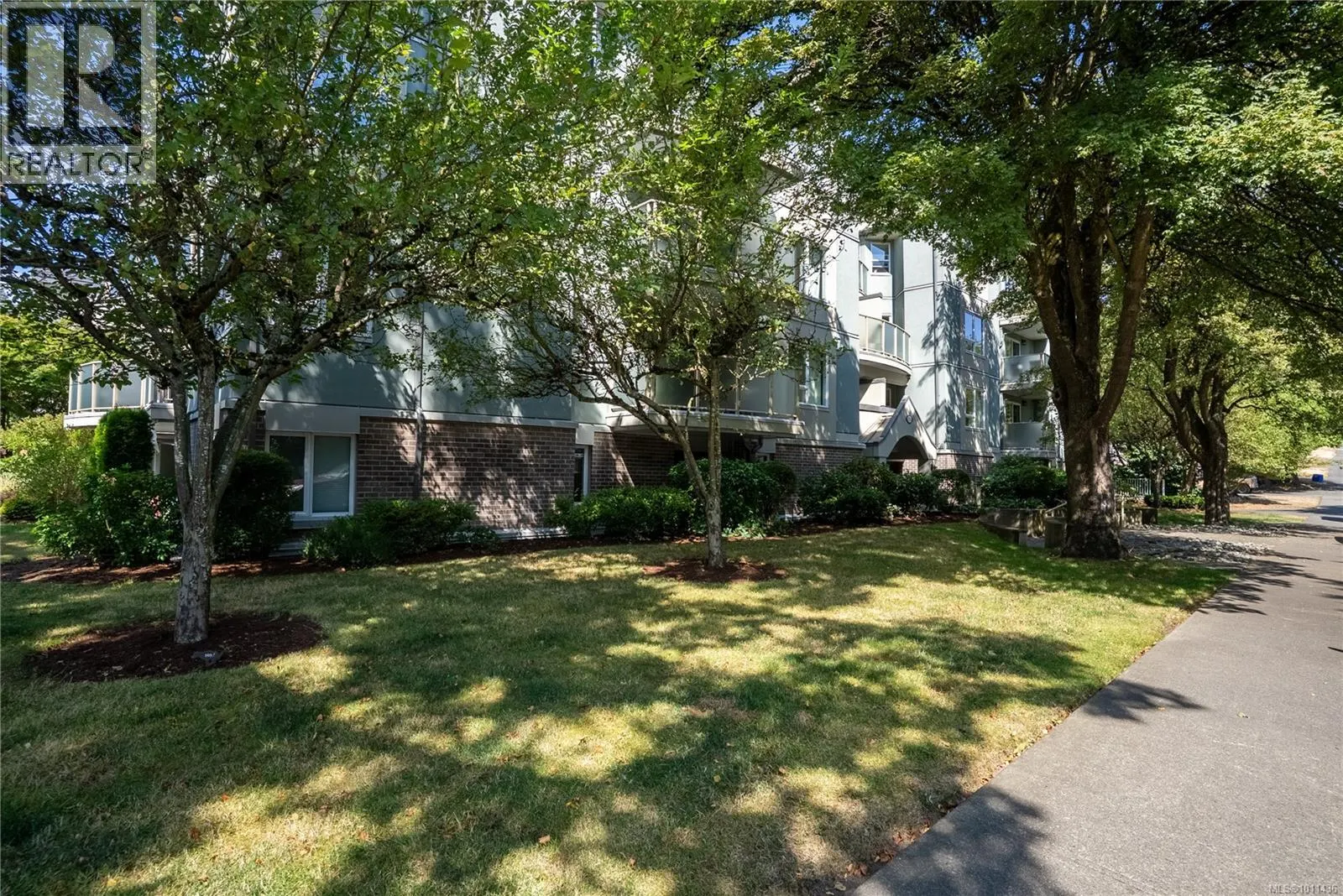 101 2710 Grosvenor Rd