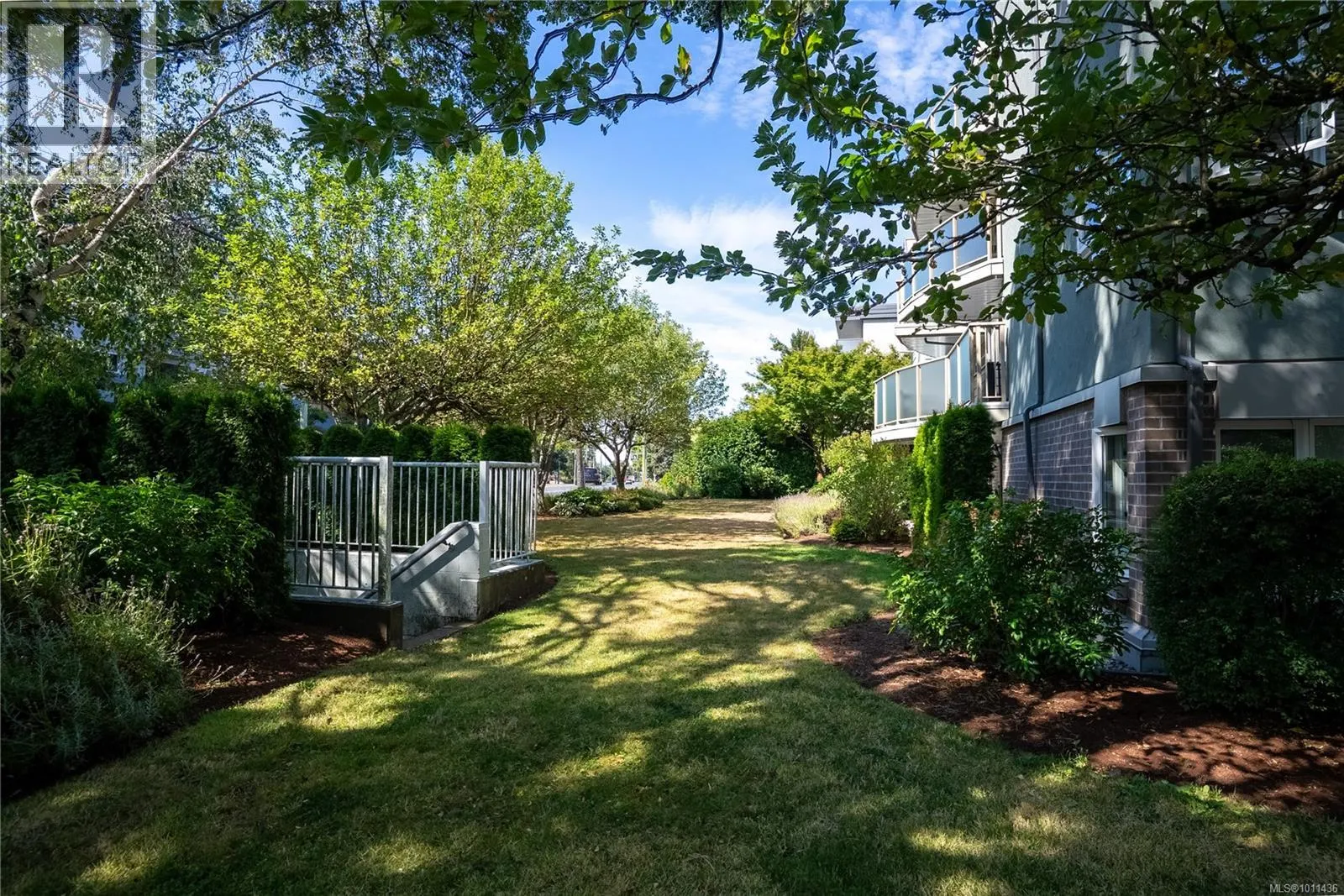101 2710 Grosvenor Rd