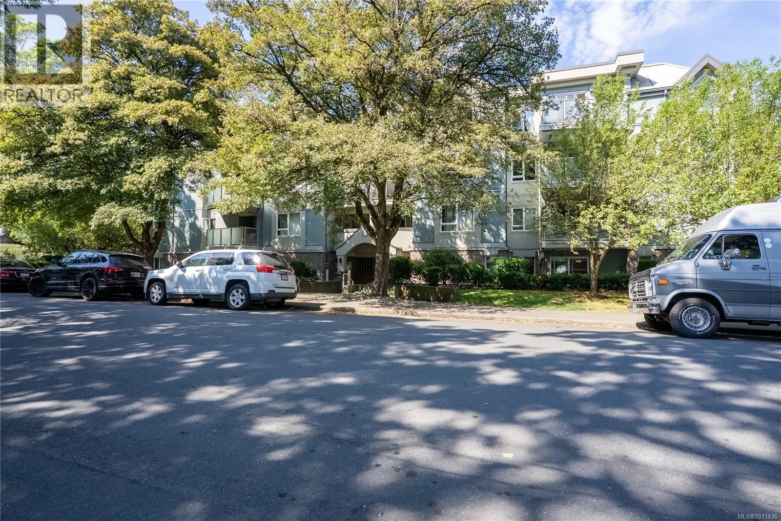 101 2710 Grosvenor Rd