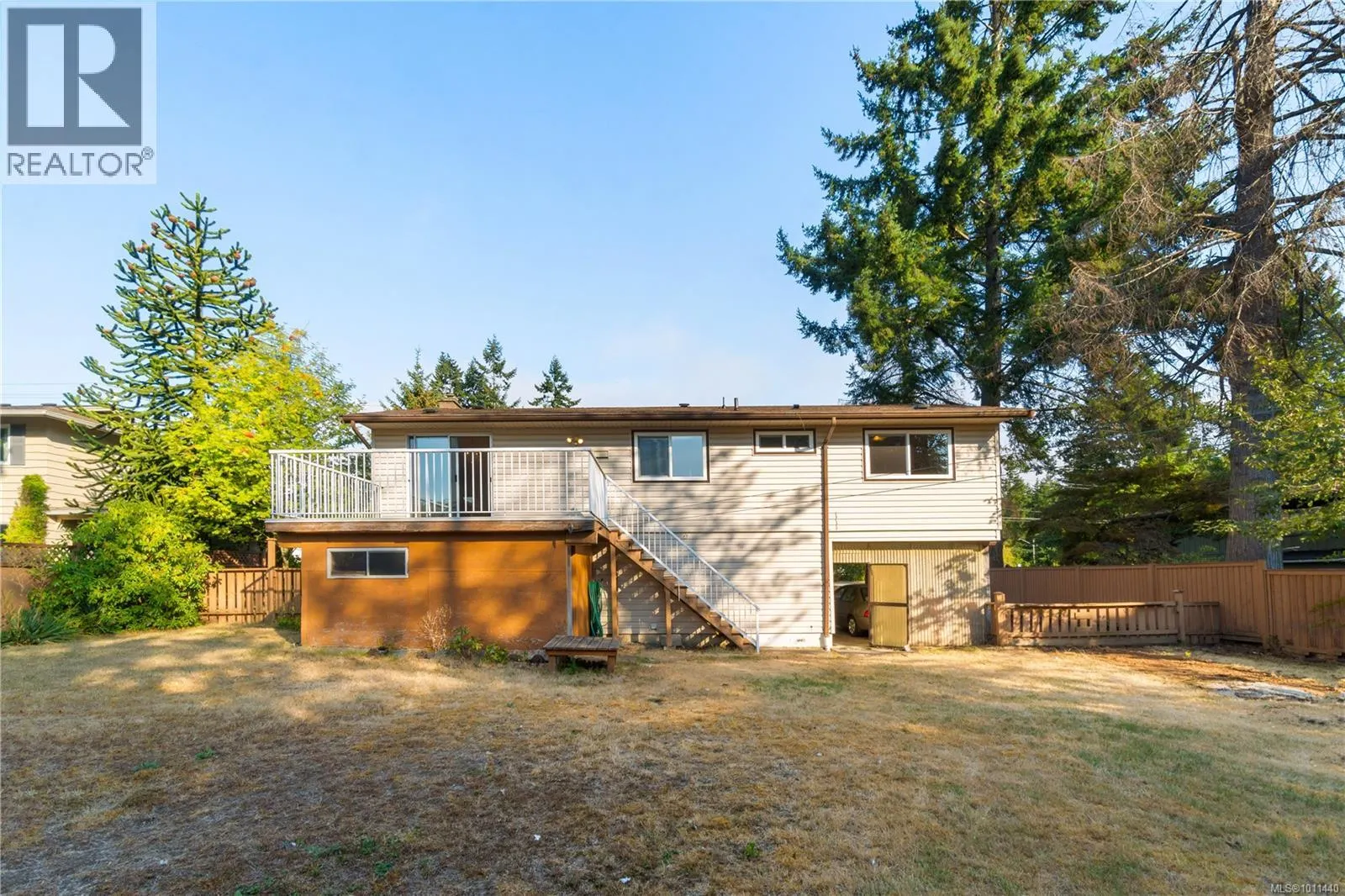 3835 Departure Bay Rd
