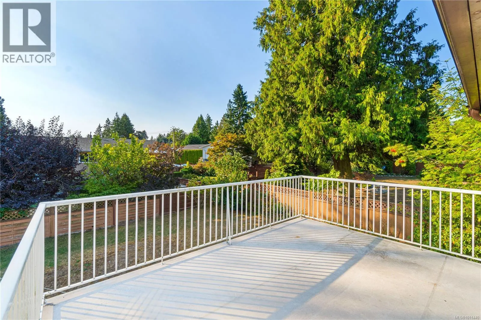 3835 Departure Bay Rd