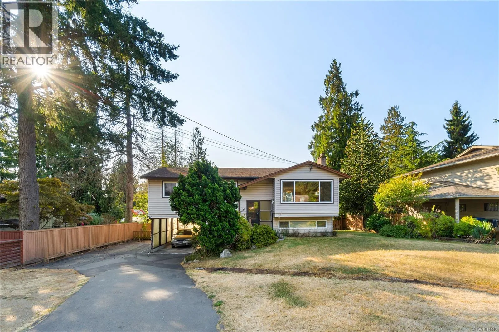 3835 Departure Bay Rd