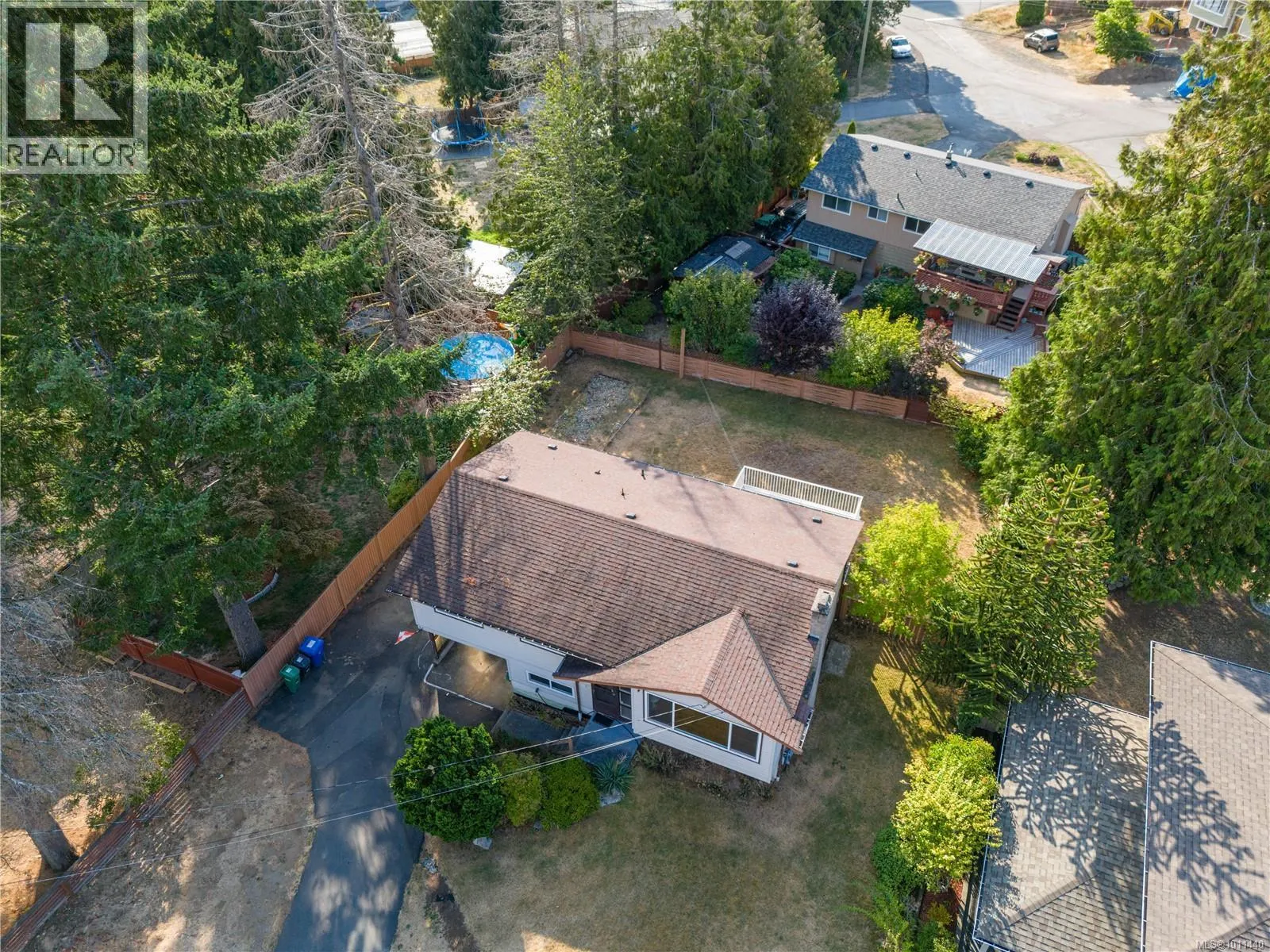 3835 Departure Bay Rd