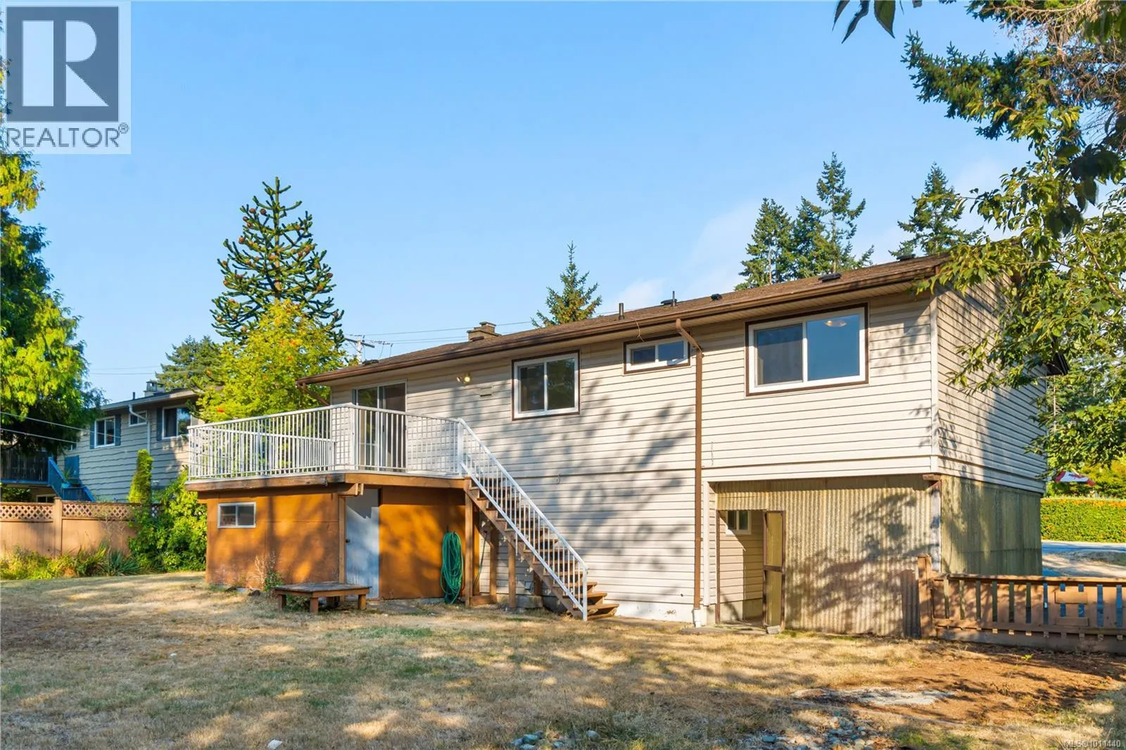 3835 Departure Bay Rd