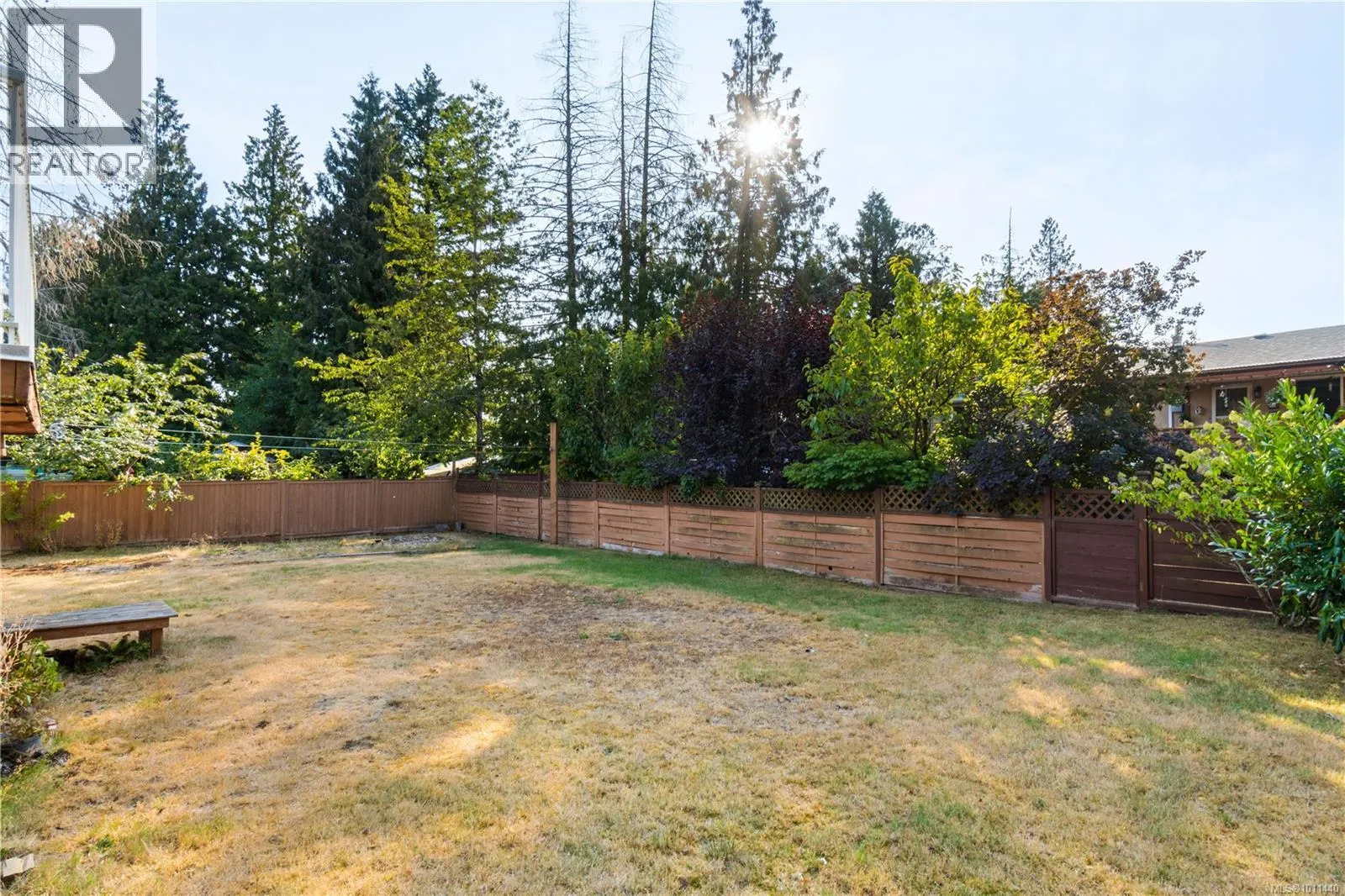 3835 Departure Bay Rd