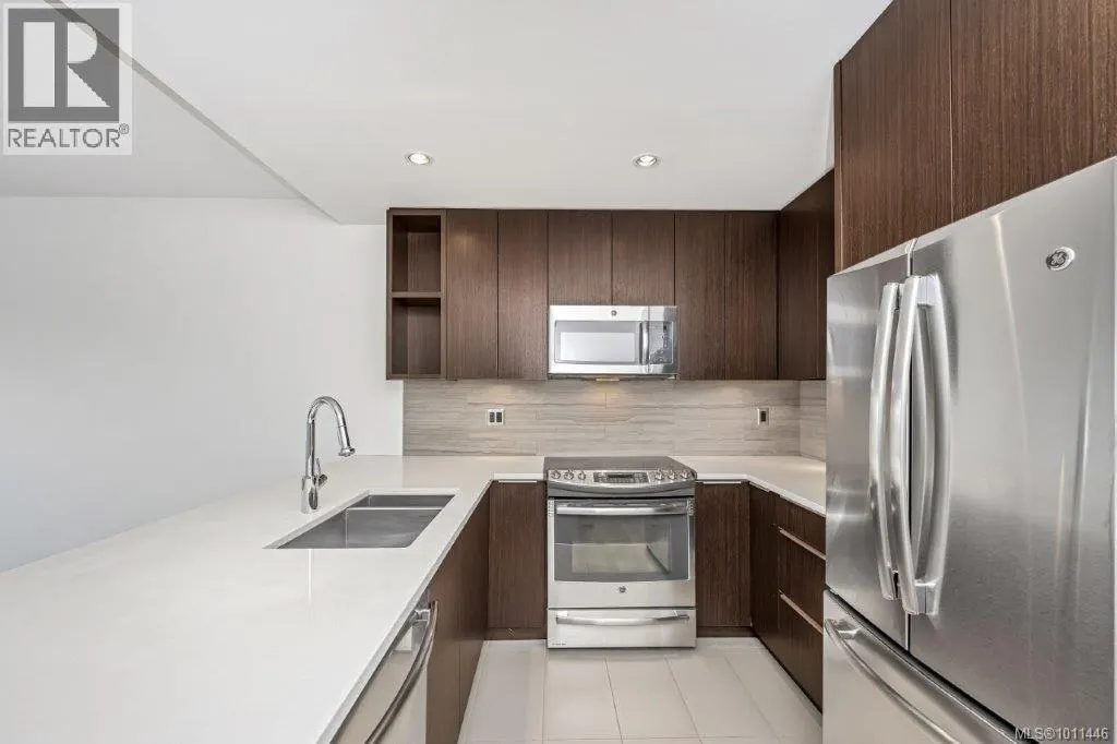303 640 Michigan St