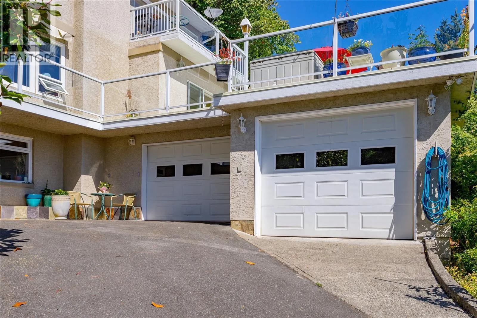 4964 Lochside Dr