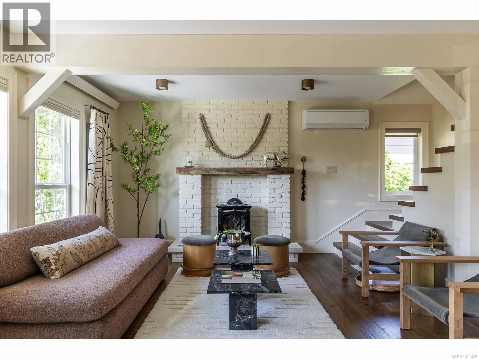 227 Fifth Ave W