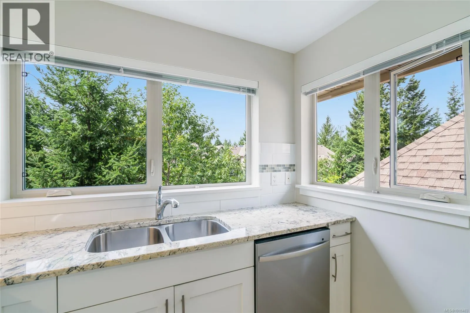 403 5670 Edgewater Lane